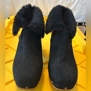 UGG Black Suede Lynne’s Clog Booties